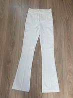 Witte Patrizia Pepe flared broek - maat 42, Wit, Maat 42/44 (L), Ophalen of Verzenden, Zo goed als nieuw