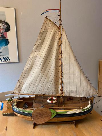 Mooie houten Tjalk met standaard beschikbaar voor biedingen