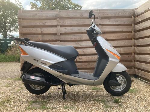 Honda Lead SCV100 - Nieuwstaat !!, Motoren, Motoren | Honda, Particulier, Scooter, 12 t/m 35 kW, Minimaal motorrijbewijs A2, LED Verlichting