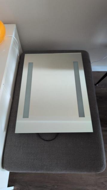 Badkamer spiegel (70x50) beschikbaar voor biedingen