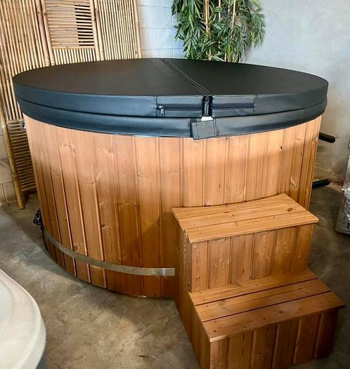 Nieuwe ruime hottub met buitenkachel trapje en afdekcover, Tuin en Terras, Zwembad-toebehoren, Nieuw, Ophalen