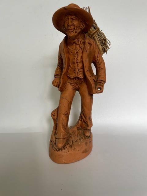 Vintage terracotta beeld Francis Lascour. Boer met takkenbos, Verzamelen, Beelden en Beeldjes, Ophalen, Zo goed als nieuw, Mens
