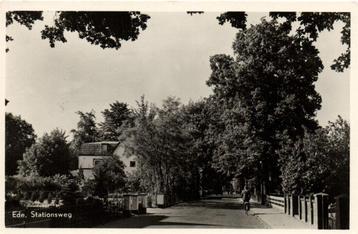 Ede, Stationsweg - fietser - 1951 gelopen beschikbaar voor biedingen