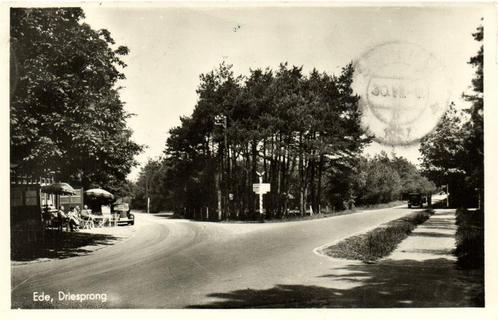 Ede, Driesprong - volk auto - 1957 gelopen, Verzamelen, Ansichtkaarten | Nederland, Gelopen, Gelderland, 1940 tot 1960, Ophalen of Verzenden