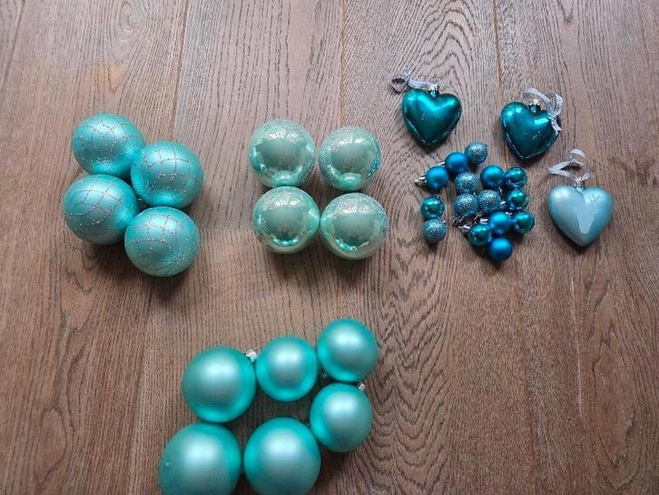 Set Diverse turquoise kerstballen met glans groot en klein, Diversen, Kerst, Gebruikt, Ophalen of Verzenden