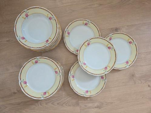 Borden pastel bloem gouden randje, Antiek en Kunst, Antiek | Servies los, Ophalen of Verzenden