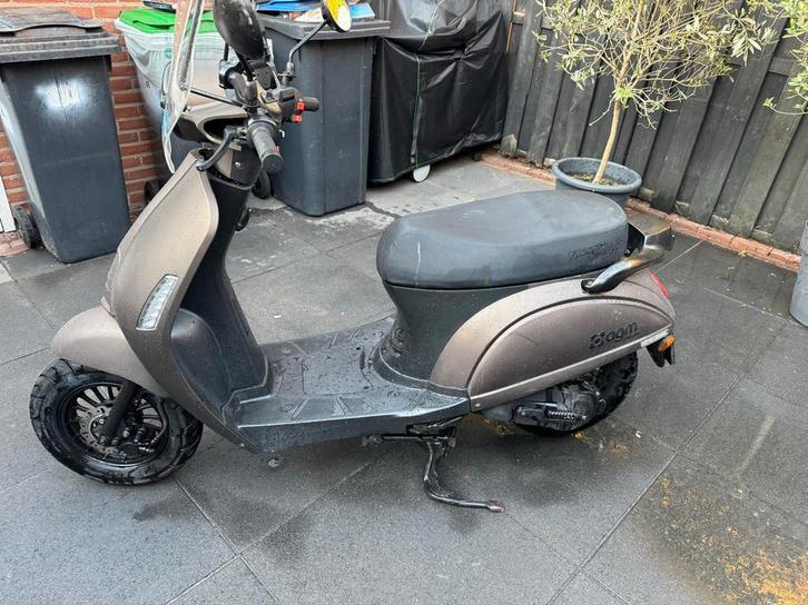 AGM Swan scooter, bouwjaar 2017, Fietsen en Brommers, Snorfietsen en Snorscooters, Gebruikt, Overige merken, Benzine, Ophalen