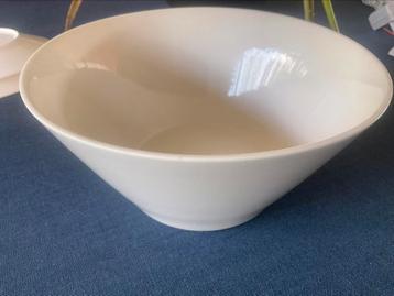HEMA premier / witte serveer-saladeschaal. beschikbaar voor biedingen