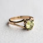 Vintage 9K gouden Eternity ring met olivijn peridot - 17,25, Ophalen of Verzenden, Zo goed als nieuw, 17 tot 18, Met edelsteen