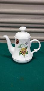 Theepot van aardewerk, wit met bloemen, PMR Bavaria, Jaeger, Ophalen of Verzenden