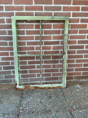 Ouderwets stalen raam, brocante, antiek, landelijk, stalraam beschikbaar voor biedingen