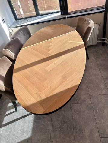 Visgraat eettafel 220 cm lang 110 cm breed beschikbaar voor biedingen