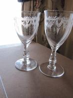 Twee antieke Baccarat kristal aperitief glazen - geetst, Verzenden