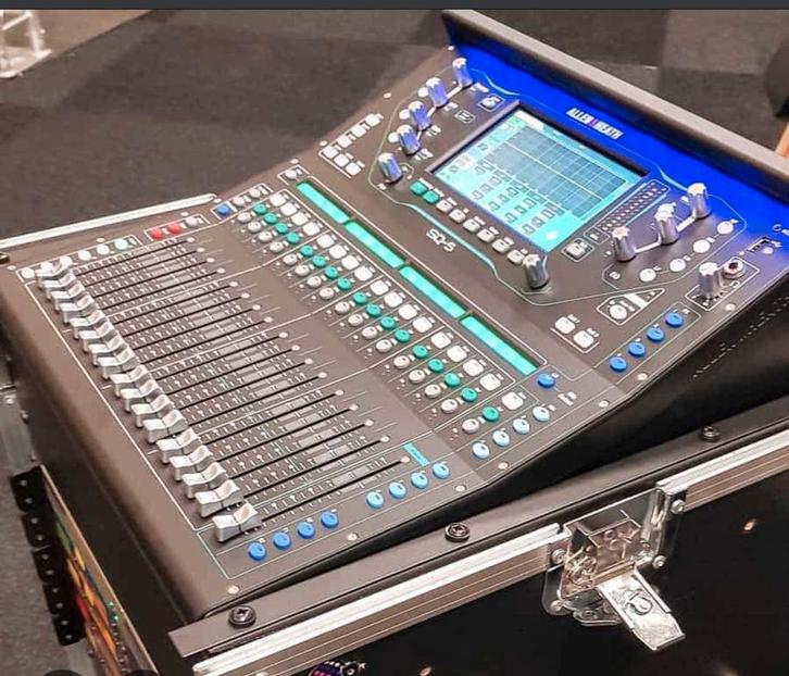 Allen & Heath SQ5 Digitale Mixer, Muziek en Instrumenten, Mengpanelen, Gebruikt, 20 kanalen of meer, Microfooningang, Ophalen of Verzenden