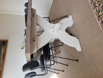 Onderstel eiken houten tafel. beschikbaar voor biedingen