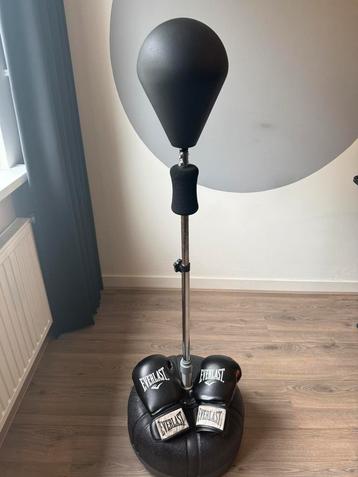 Boksbal beschikbaar voor biedingen