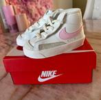 Nieuwe Nike sneakers roze maat 21, Ophalen of Verzenden, Zo goed als nieuw, Meisje, Schoentjes