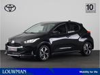 Toyota Yaris 1.5 Hybrid 115 Dynamic | NU MET € 1000 VOORDE, Auto's, Toyota, 12 maanden, Stof, Zwart, 116 pk