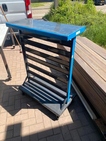 Stapelbakkenrek met Wielen beschikbaar voor biedingen