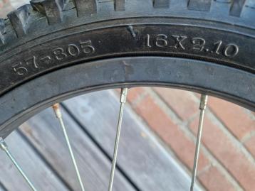 Buitenband 16 inch beschikbaar voor biedingen