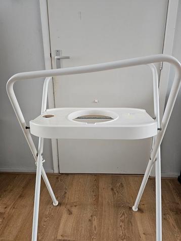 Badstandaard voor babybadje beschikbaar voor biedingen