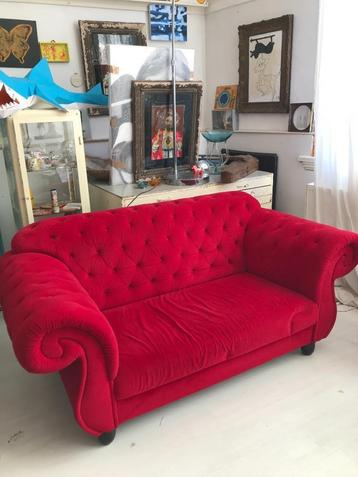 Rode barok 2-zitsbank – gecapitonneerd, klassiek & chic beschikbaar voor biedingen