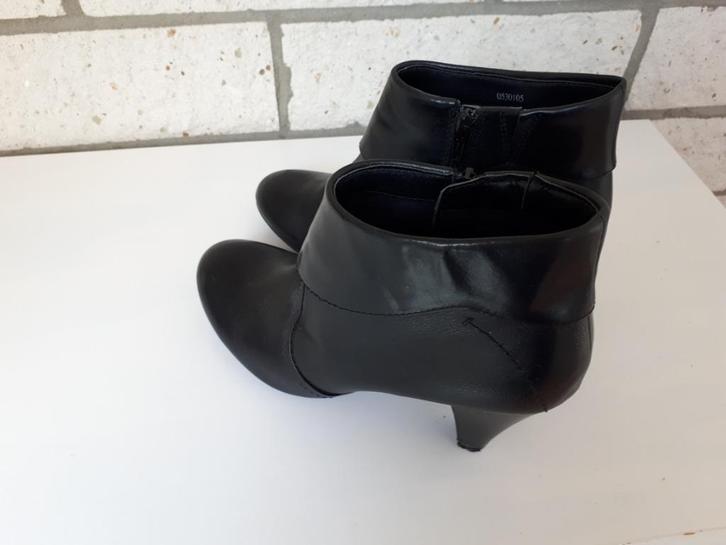 Zwarte korte laarsjes van Celinda, met punthak, maat 39, Kleding | Dames, Schoenen, Nieuw, Lage of Enkellaarzen, Zwart, Ophalen of Verzenden