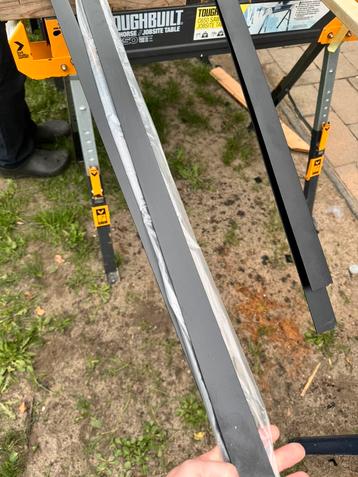 Tussenstrip steellook glazen schuifwand beschikbaar voor biedingen
