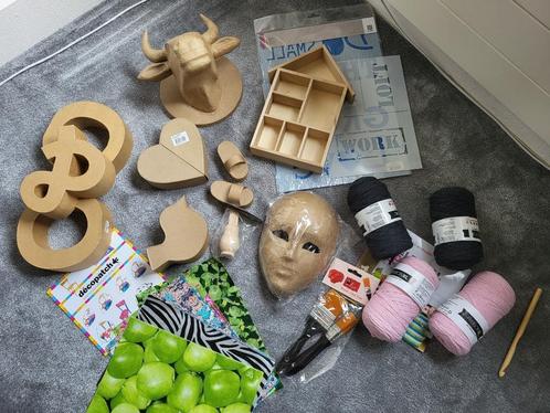 Box met diverse knutselspullen, Hobby en Vrije tijd, Knutselen, Nieuw, Materiaal, Ophalen