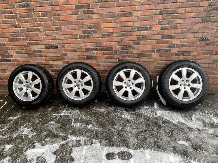 Volvo Velgen 16 inch met goede Michelin Winterbanden, Auto-onderdelen, Banden en Velgen, Banden en Velgen, Winterbanden, 16 inch