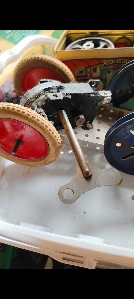 Oude vintage Meccano, doos met twee motoren en onderdelen, Antiek en Kunst, Antiek | Speelgoed, Ophalen of Verzenden