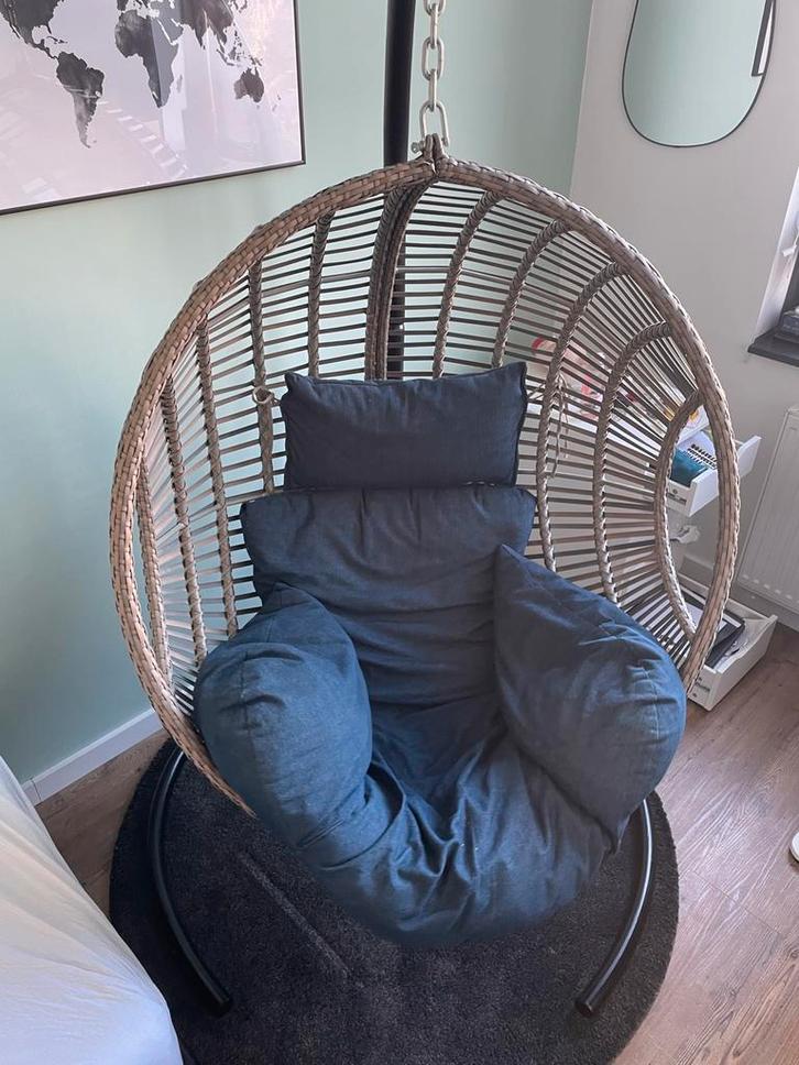 Hangstoel met standaard, Huis en Inrichting, Stoelen, Zo goed als nieuw, Eén, Metaal, Riet of Rotan, Overige kleuren, Ophalen