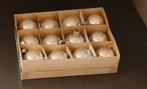 12 Vintage Kerstballen in doos zilverkleurig onbreekbaar, Ophalen of Verzenden, Gebruikt