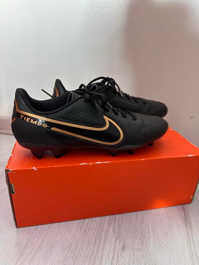 Nike Tiempo Legend 9 Academy FG/MG - Maat 42, Sport en Fitness, Voetbal, Schoenen, Maat L, Ophalen of Verzenden, Zo goed als nieuw