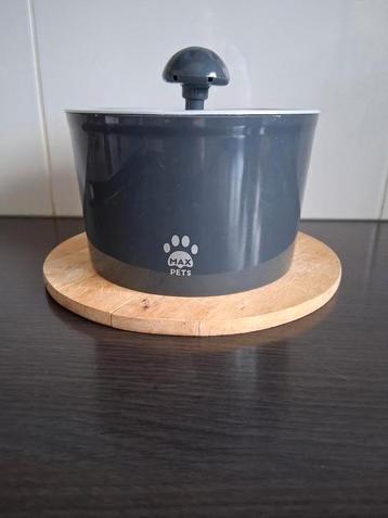 Pets Water Dispenser  beschikbaar voor biedingen