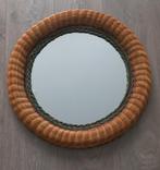 Vintage jaren 70 drie kleuren rotan wandspiegel, Gebruikt, Rond, Ophalen of Verzenden, Minder dan 100 cm