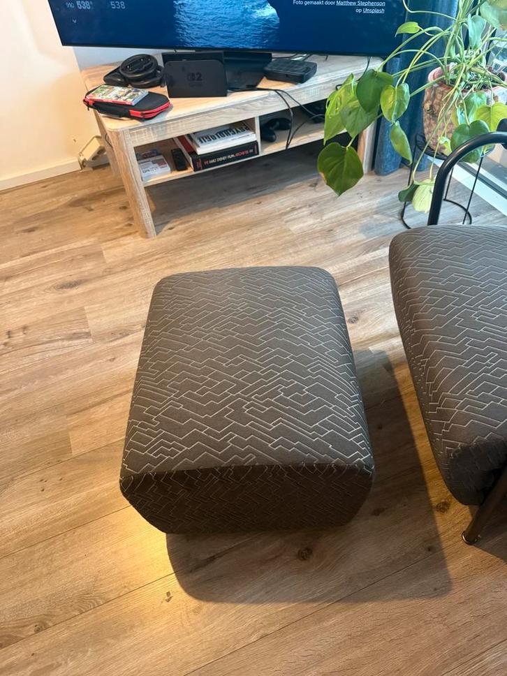 Leolux Scylla fauteuil - Tijdloos design!, Huis en Inrichting, Banken | Voetenbanken en Poefen, Zo goed als nieuw, 75 tot 100 cm