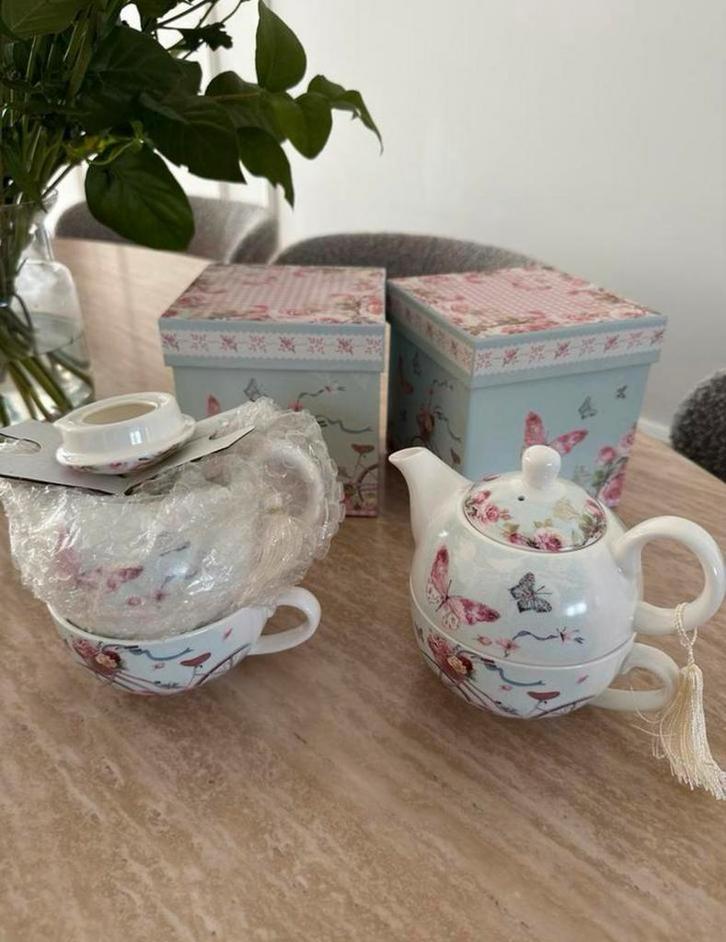 Tea for one, kop met kan. Theekop koffiekop, Huis en Inrichting, Keuken | Servies, Nieuw, Kop(pen) en/of Schotel(s), Overige stijlen