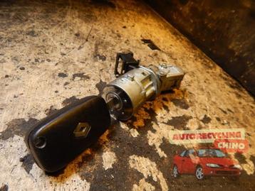 Kontaktslot + Sleutel van een Renault Clio beschikbaar voor biedingen