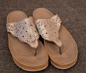 Goudkleurige Gabor sandalen mt 8 (42) beschikbaar voor biedingen