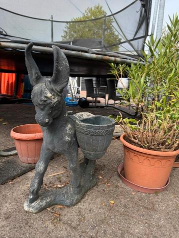 Betonnen Ezel Tuinbeeld beschikbaar voor biedingen