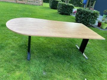 tafel beschikbaar voor biedingen