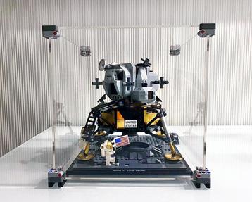 Showcase voor 10266 NASA Apollo Maanlander Nieuw beschikbaar voor biedingen