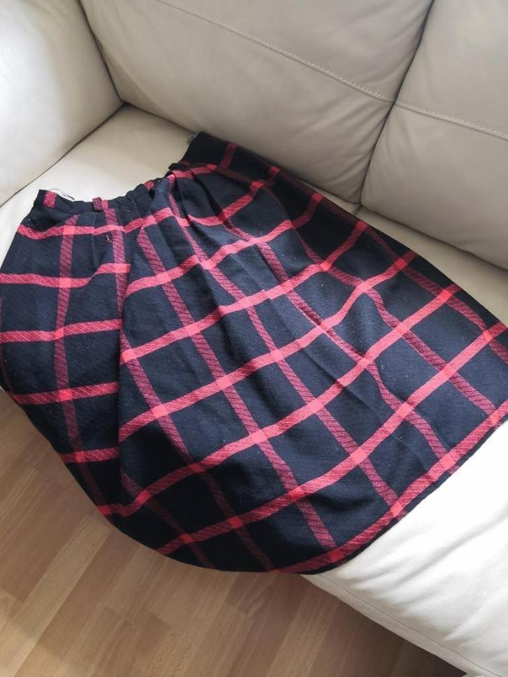 Zwarte/grijs en rood patronen dames rok maat 38 met rits, Kleding | Dames, Rokken, Zo goed als nieuw, Maat 38/40 (M), Rood, Ophalen of Verzenden