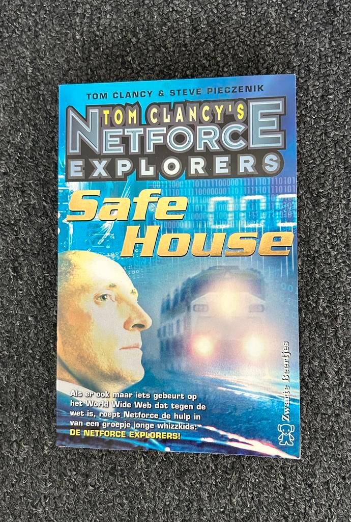 Tom Clancy en Steve Pieczenik - Safe House, Boeken, Thrillers, Zo goed als nieuw, Ophalen of Verzenden