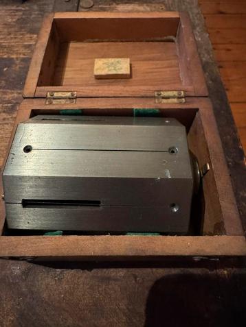 Antiek meet instrument beschikbaar voor biedingen