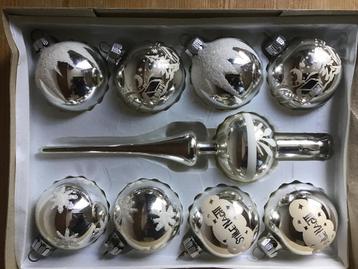Doos vintage kerstballen. 8 + kerstboom piek. beschikbaar voor biedingen