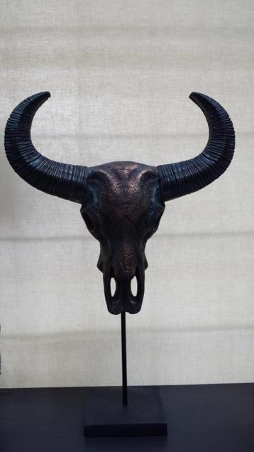 Deco SKULL op Standaard <> Buffelschedel met Horens 55 cm beschikbaar voor biedingen