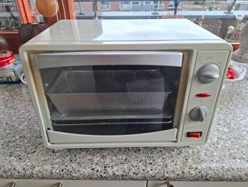 Mini oven. beschikbaar voor biedingen