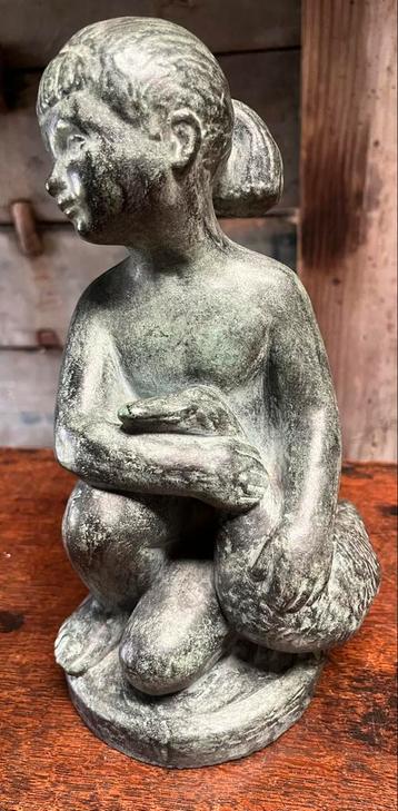 Beeldje van Amphora Spanje keramiek meisje met eend beschikbaar voor biedingen